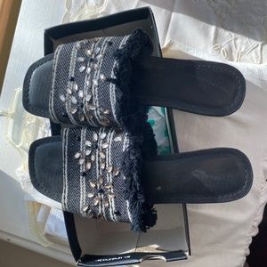 sandals simply Vera wang